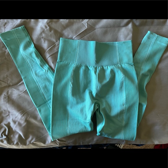 GYMSHARK ULTRA SEAMLESS LEGGINGS SIZE MEDIUM - Picture 2 of 5